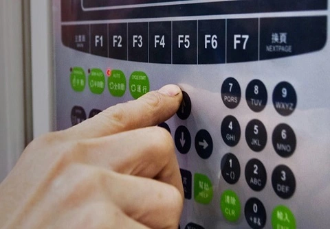 Application du commutateur à membrane dans l'industrie automobile