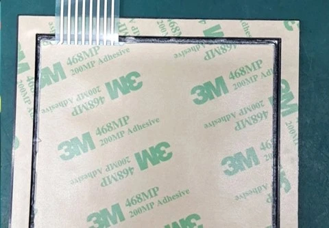 Conception et application du commutateur à membrane transparente